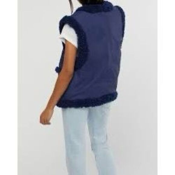 NWT WeWoreWhat reversible vest, “the Sherpa Reversible Vest”, which offers versa - Picture 4 of 9